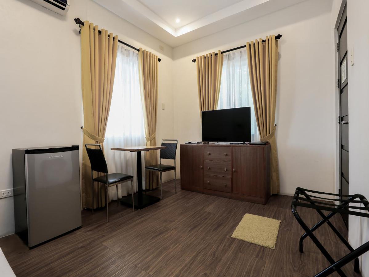 Capital O 642 The Junction Tagaytay Otel Tagaytay City Dış mekan fotoğraf