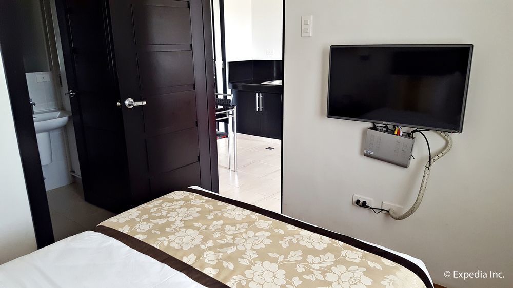Capital O 642 The Junction Tagaytay Otel Tagaytay City Dış mekan fotoğraf