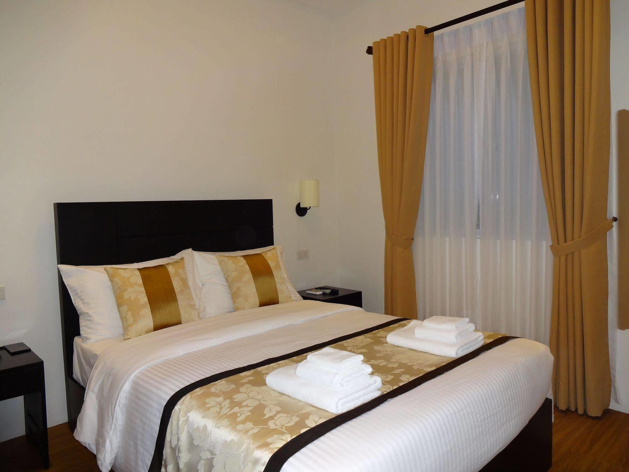 Capital O 642 The Junction Tagaytay Otel Tagaytay City Dış mekan fotoğraf