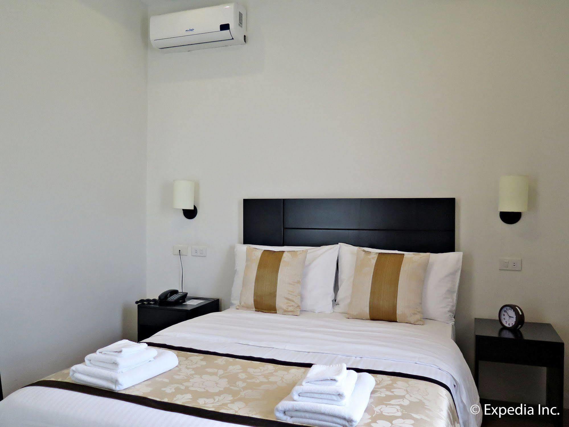 Capital O 642 The Junction Tagaytay Otel Tagaytay City Dış mekan fotoğraf