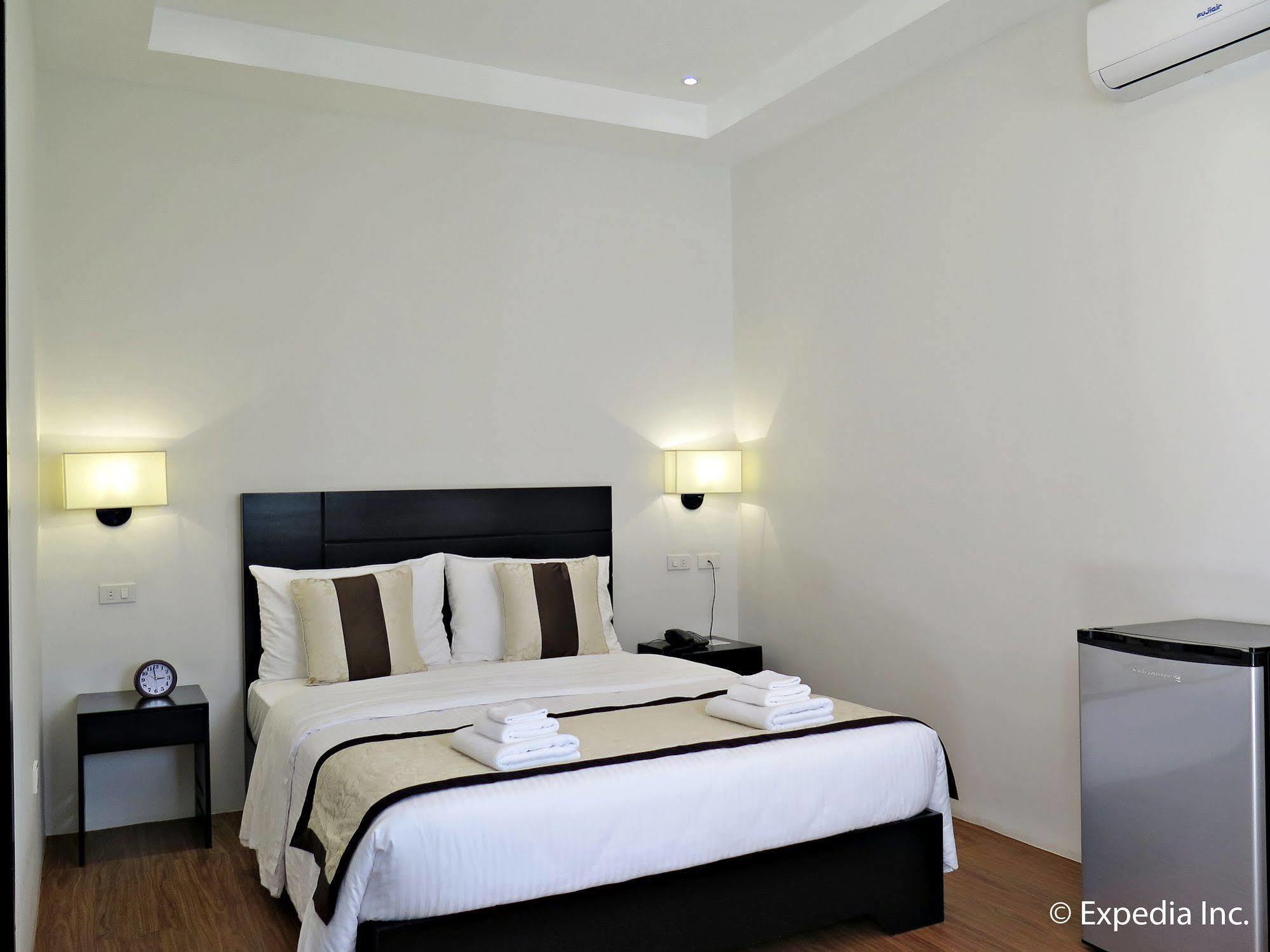 Capital O 642 The Junction Tagaytay Otel Tagaytay City Dış mekan fotoğraf
