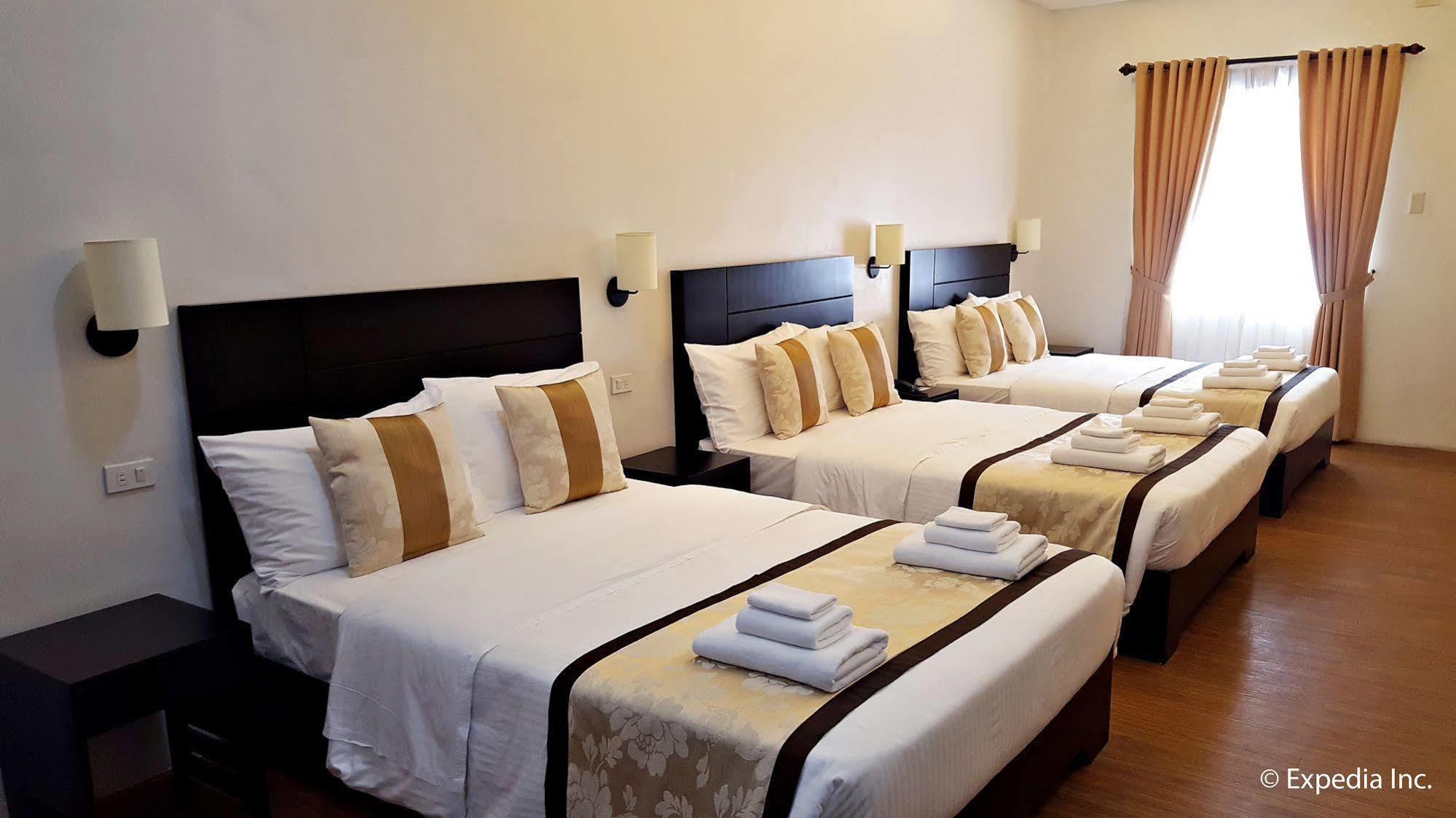 Capital O 642 The Junction Tagaytay Otel Tagaytay City Dış mekan fotoğraf