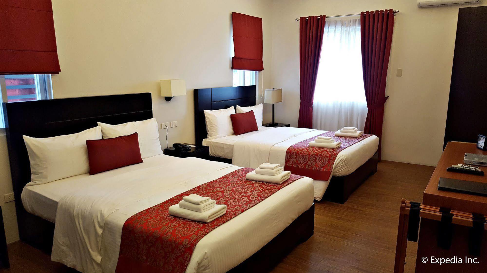 Capital O 642 The Junction Tagaytay Otel Tagaytay City Dış mekan fotoğraf