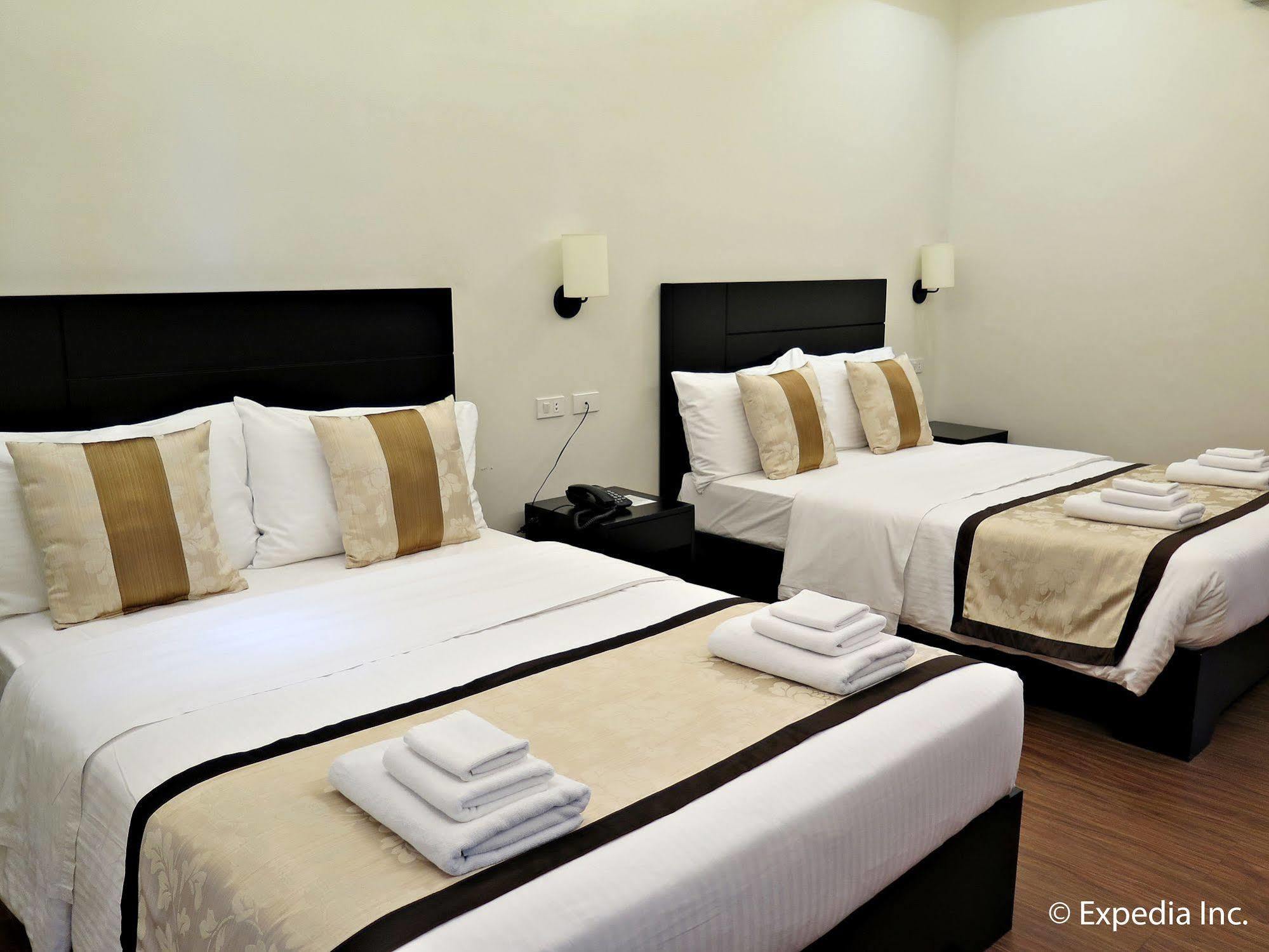 Capital O 642 The Junction Tagaytay Otel Tagaytay City Dış mekan fotoğraf