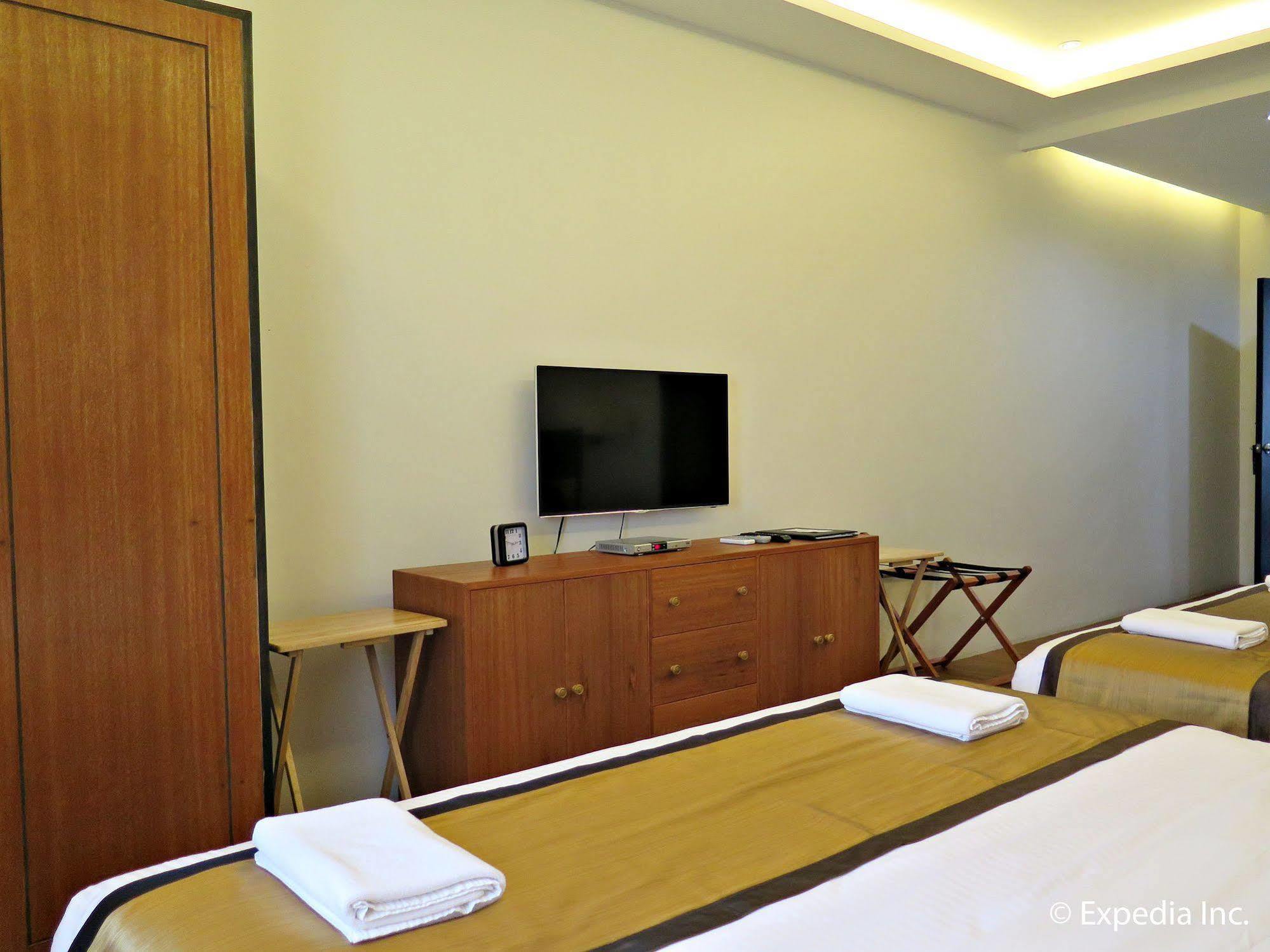 Capital O 642 The Junction Tagaytay Otel Tagaytay City Dış mekan fotoğraf