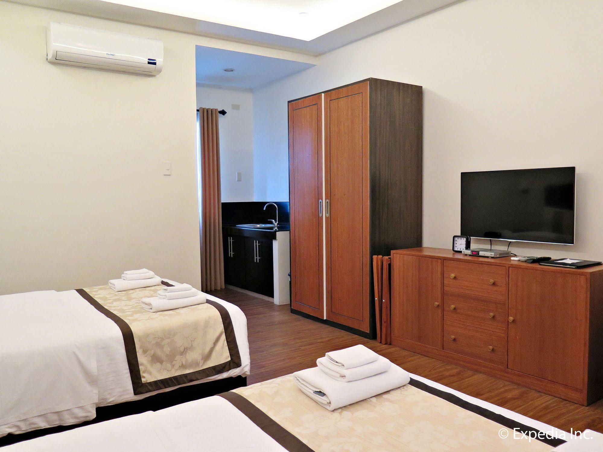 Capital O 642 The Junction Tagaytay Otel Tagaytay City Dış mekan fotoğraf