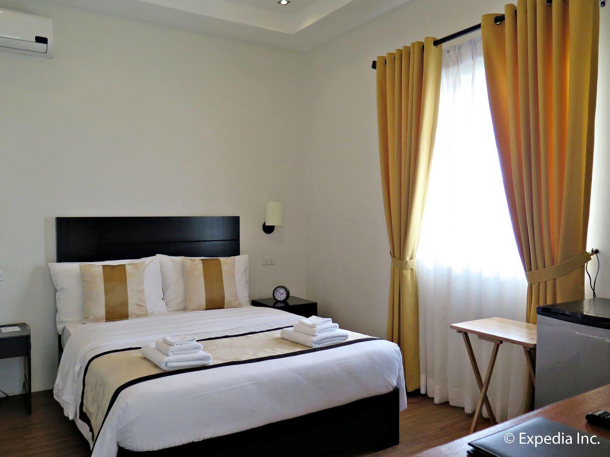 Capital O 642 The Junction Tagaytay Otel Tagaytay City Dış mekan fotoğraf