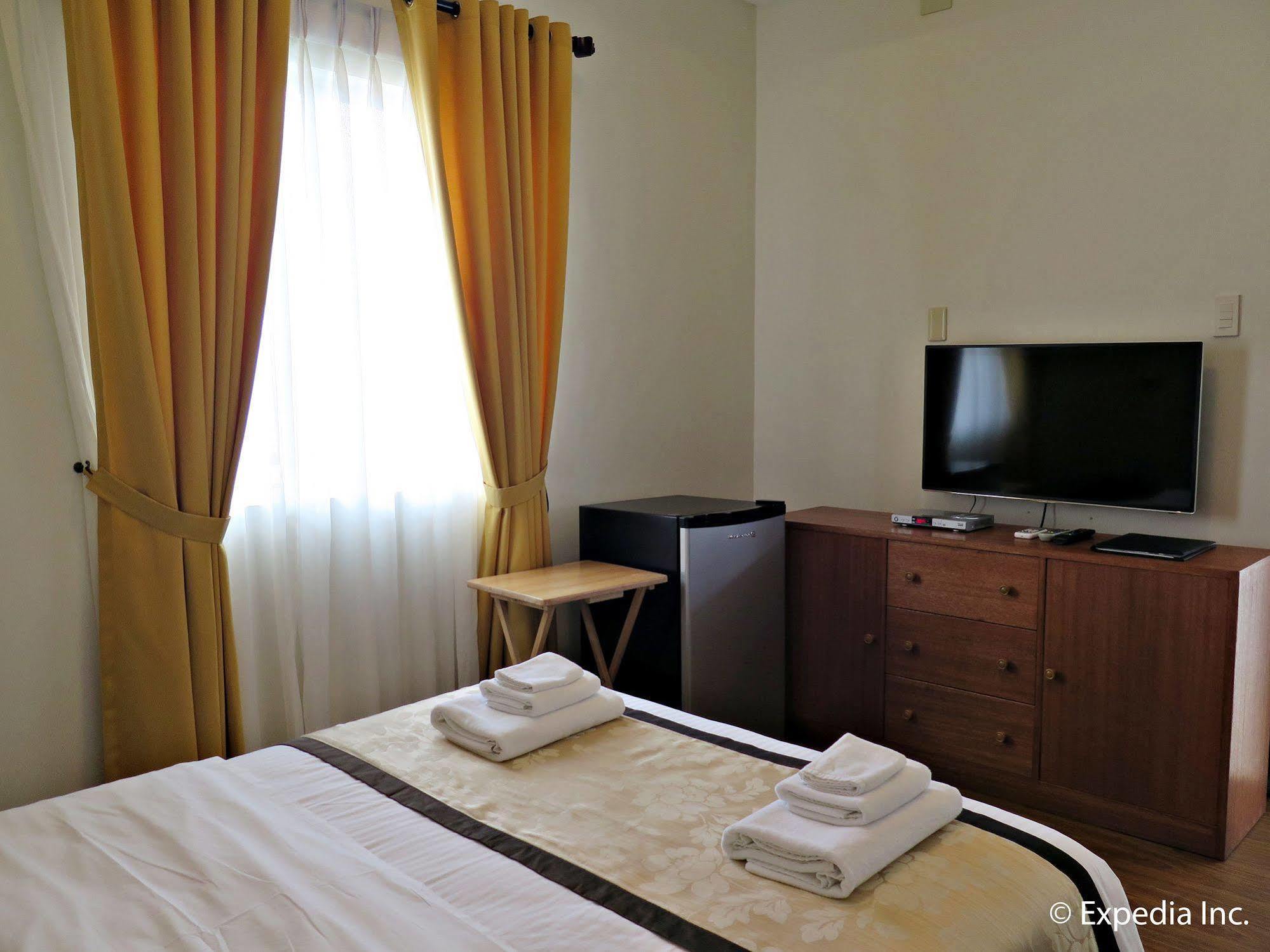 Capital O 642 The Junction Tagaytay Otel Tagaytay City Dış mekan fotoğraf