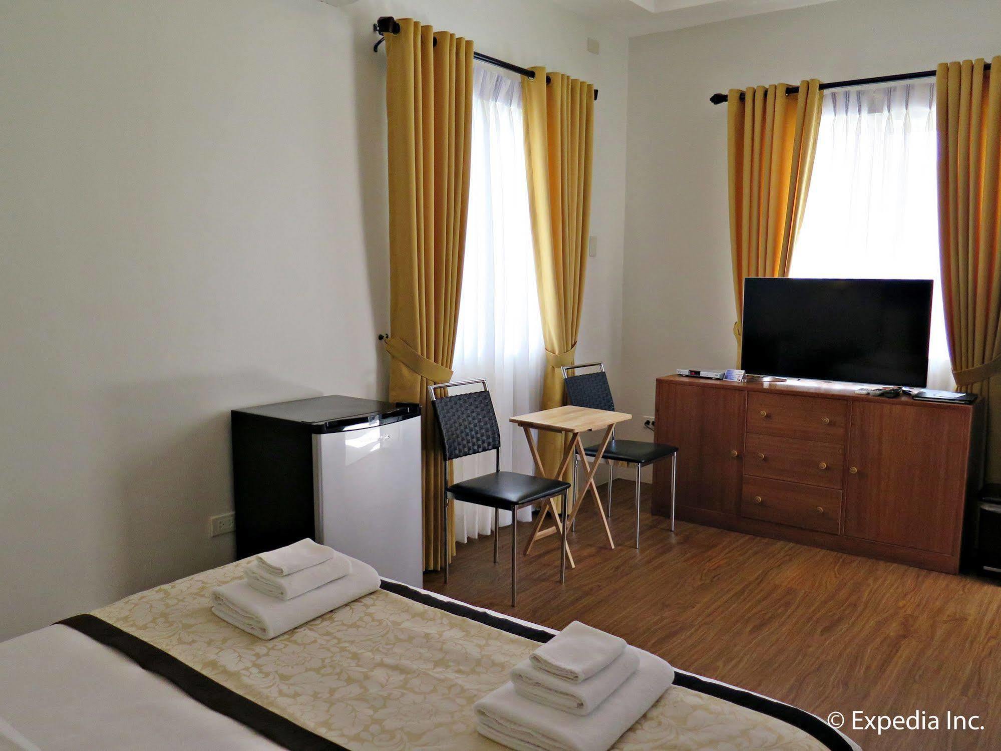 Capital O 642 The Junction Tagaytay Otel Tagaytay City Dış mekan fotoğraf