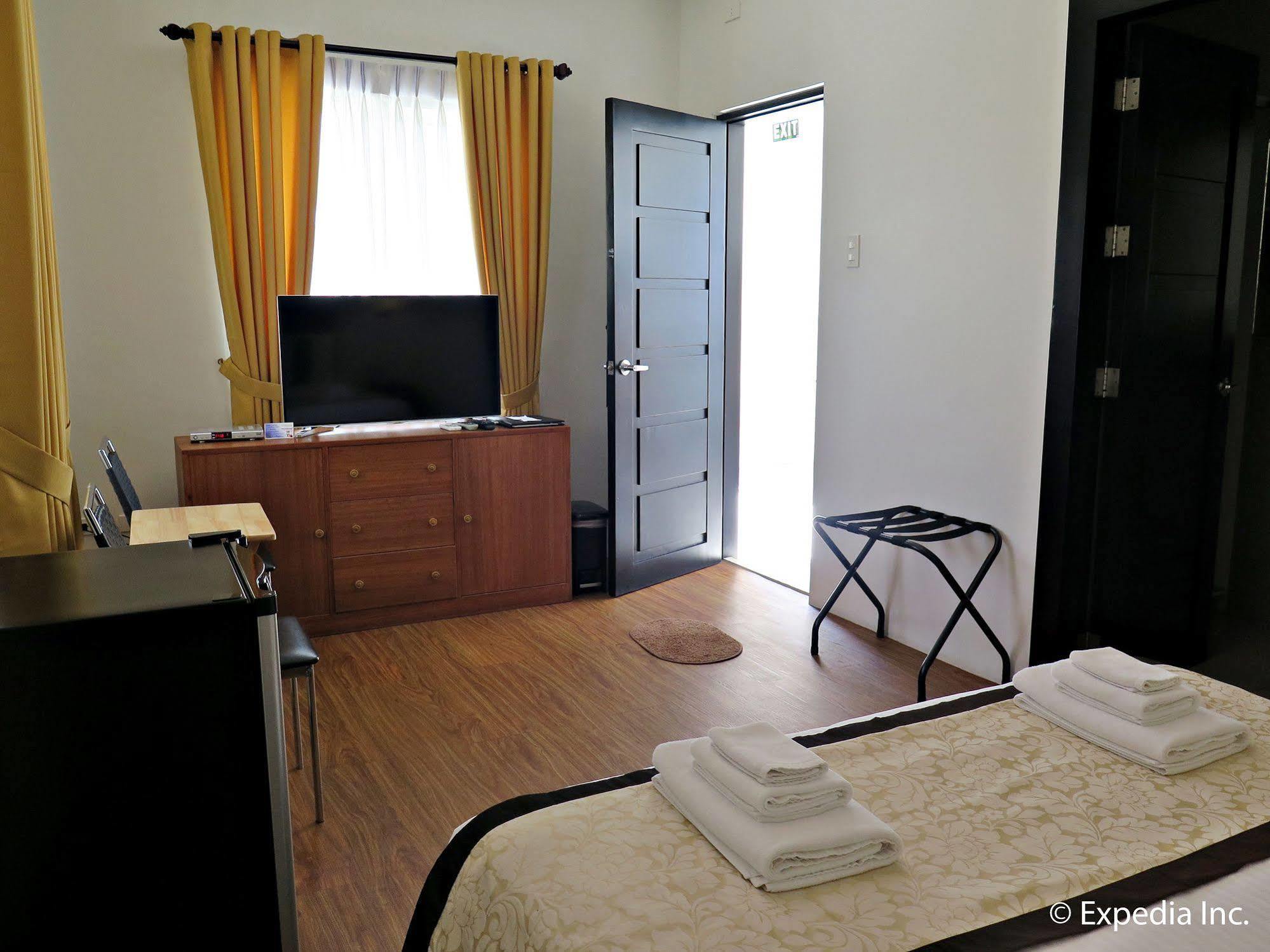 Capital O 642 The Junction Tagaytay Otel Tagaytay City Dış mekan fotoğraf