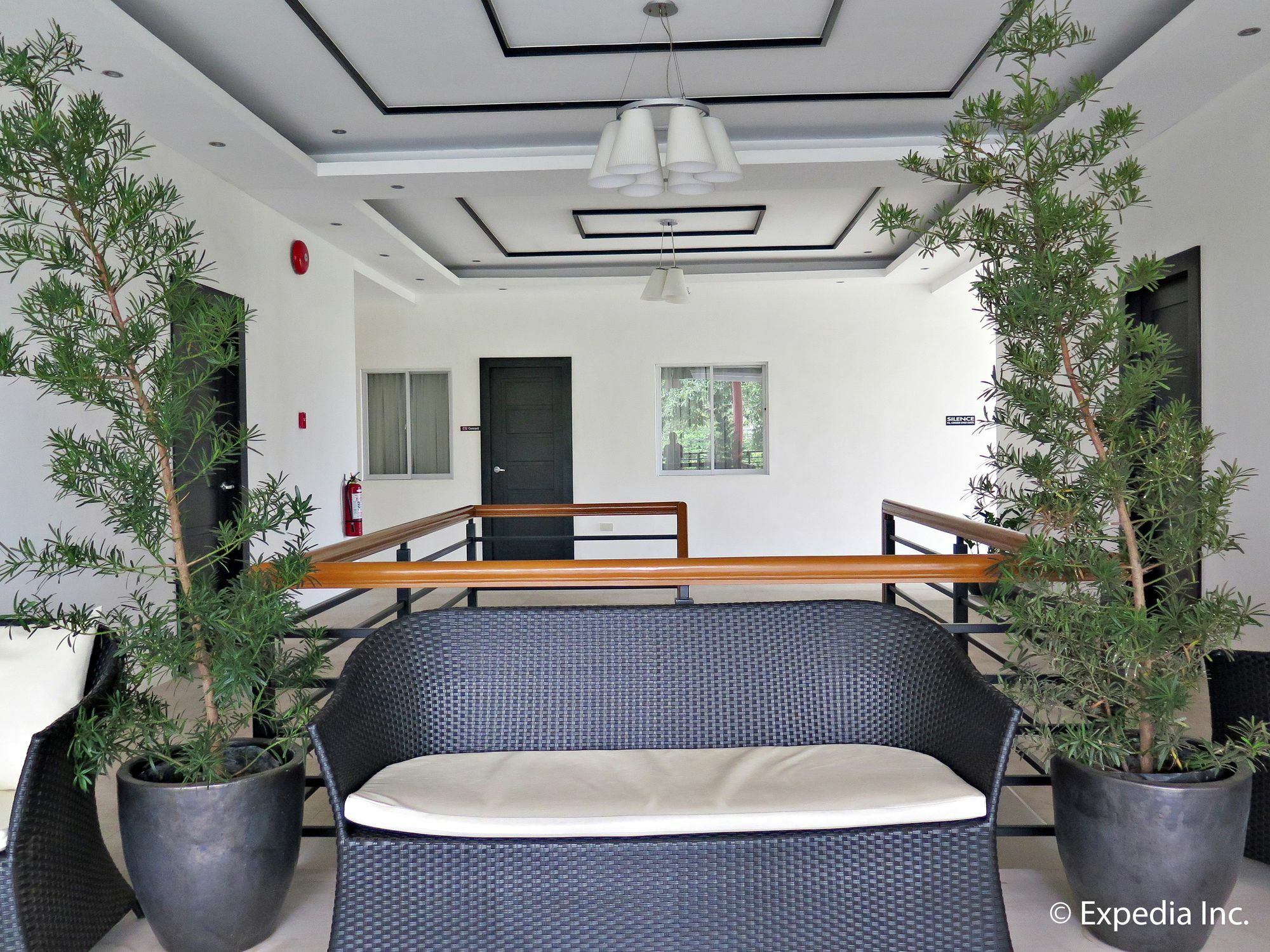 Capital O 642 The Junction Tagaytay Otel Tagaytay City Dış mekan fotoğraf