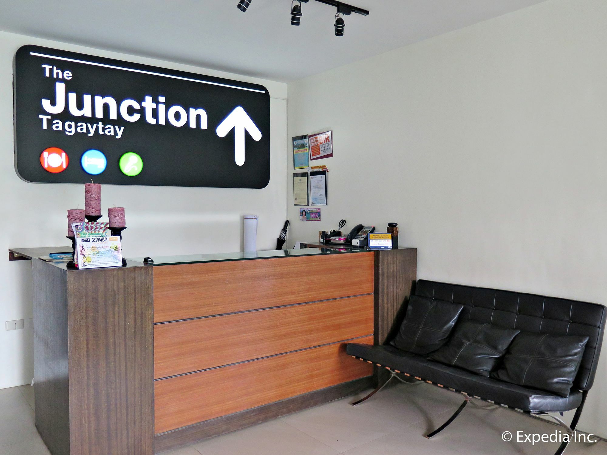 Capital O 642 The Junction Tagaytay Otel Tagaytay City Dış mekan fotoğraf