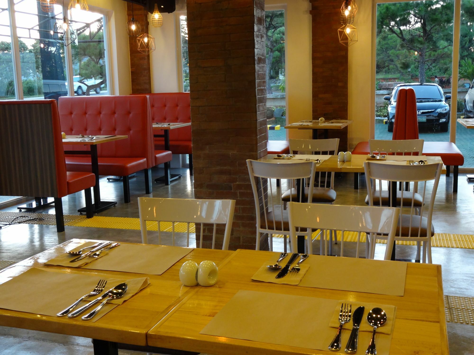 Capital O 642 The Junction Tagaytay Otel Tagaytay City Dış mekan fotoğraf